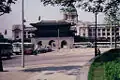 Au début des années 1990, la pression croissante en faveur du retrait du bâtiment du centre de Séoul s'accentue