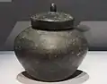 Jarre au lustre noir, imitant l'aspect du laque. Grès, H. 20 cm. Baekje. Ve&nbsp;siècle. Musée national de Gongju