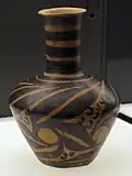 Jarre à motifs linéaire. Culture de Majayao, phase Majiayao, fin IVe ou début IIIe mil. Terre cuite peinte, H. 20 cm env. Museum Rietberg, Zurich.