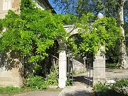 Vestige d'un portail donnant sur le muséum d'histoire naturelle et d'ethnologie