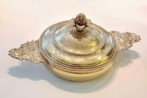 Écuelle couverte (1766).