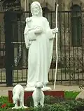 Statue de Jésus en Bon-Pasteur, devant la cathédrale