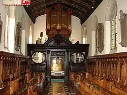 L'ouest de la chapelle ; le jubé et l'orgue