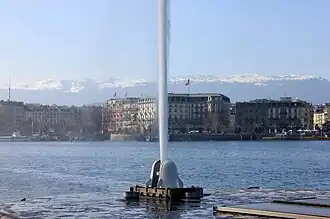 Base du jet d'eau.