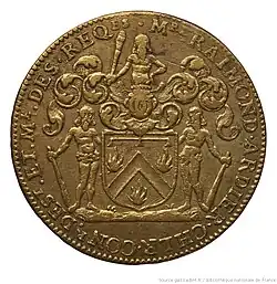 Photographie d'un jeton aux armes de Raymond Ardier, les armes de la famille Ardier, D'azur au chevron d'or  accompagné de trois flammes d'argent, brisées d'un lambel. Légende : Mr Raimond Ardier Chlr Conr Dest Me des Reqes