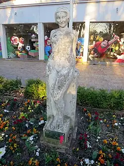 Raymond Réal Pedretti Jeunesse, sculpture de pierre.