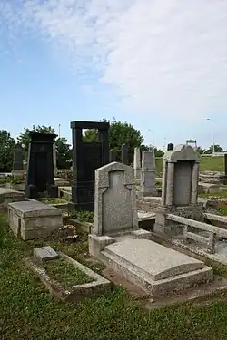 Autre vue des tombes.