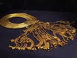 Grand collier shebti en or trouvé sur la momie du roi