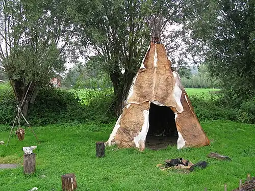 Tente au parc archéologique Asnapio de Villeneuve-d'Ascq (Nord)