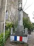 Monument aux Morts, consacré aux deux guerres mondiales.