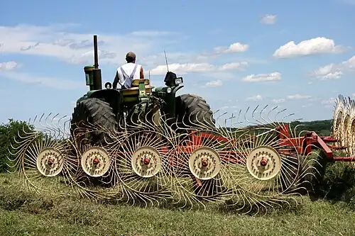 Râteau-andaineur double à disques (dits aussi soleils), 2009Wisconsin, États-Unis