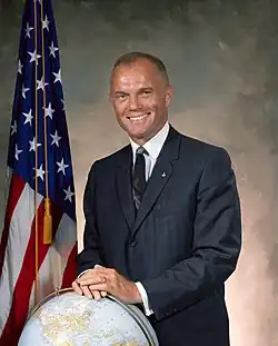Portrait de John Glenn.
