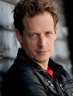 Description de l'image John Mallory Asher cropped.jpg.