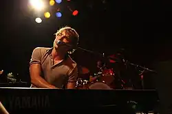 Description de l'image Jon McLaughlin Yamaha.jpg.