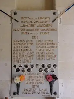 Plaque monument aux morts dans l'église.