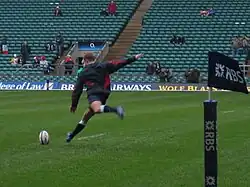 Jonny Wilkinson tirant une pénalité