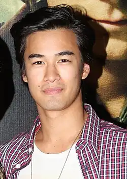 Jordan Rodrigues&nbsp;dans le rôle de Christian Reed.