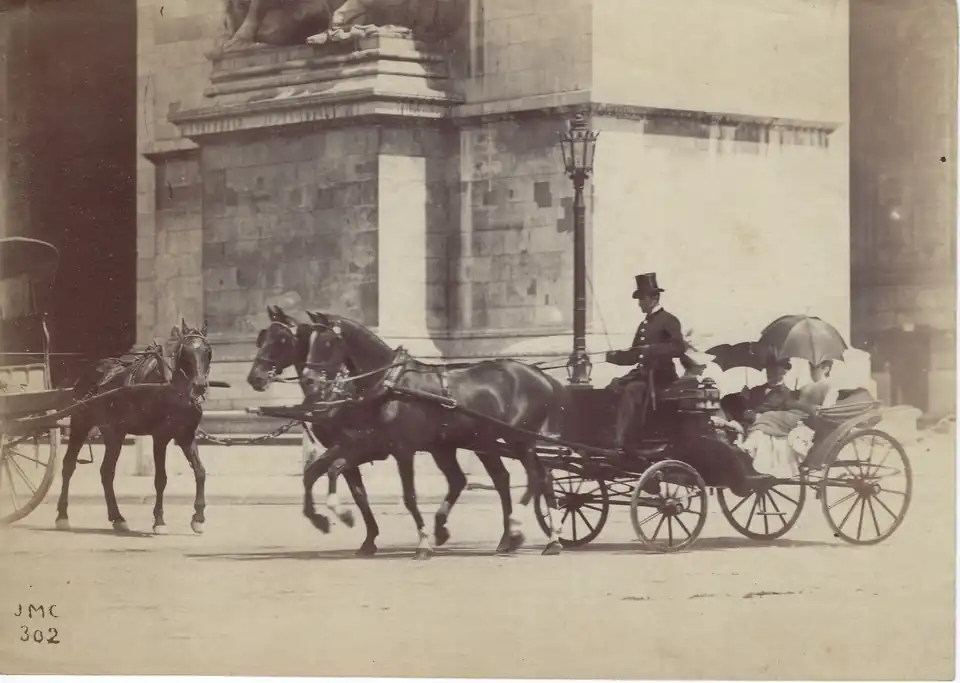 Calèche place de l'Étoile (Paris, ca. 1885-1890)