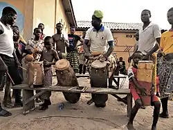 Instruments pour la danse de zangbèto à guinzin au Bénin