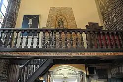 Jubé de la chapelle. Au centre statue gothique de Saint Augustin, patron de l'ordre, chêne polychrome du XVIe&nbsp;siècle.