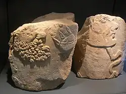 Fragments du « pilier aux masques », calcaire, IIIe&nbsp;siècle