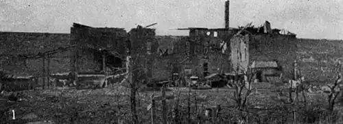 Ruines du château d'Esnes en 1917 (1)