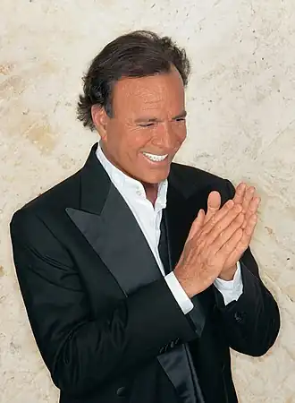 Julio Iglesias.