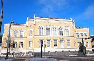 Le lycée de Jyväskylä vu de la rue Yliopistonkatu.