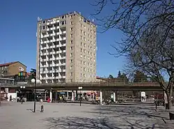 L'un des immeubles de Hjalmar Klemming et Kärrtorpsplan.