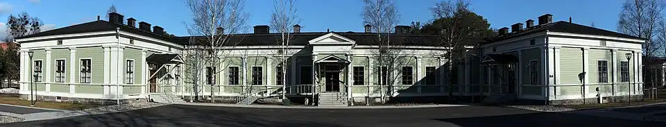 Ancienne caserne des tireurs d'élite abritant l'école professionnelle de Luovi.