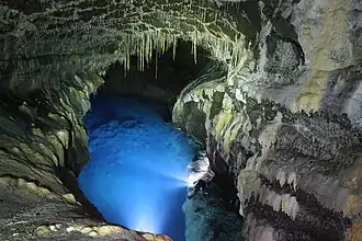 Le « Lac du Millénaire » dans la grotte de Yongcheon.