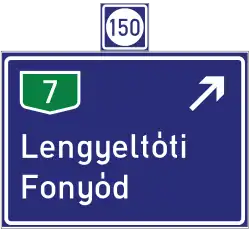 Premier panneau de présignalisation de sortie d'autoroute