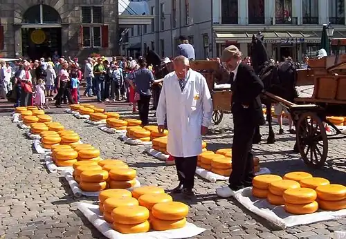 Marché au fromage dans la ville de Gouda.