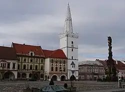 Place du Marché : hôtel de ville de Kadaň.