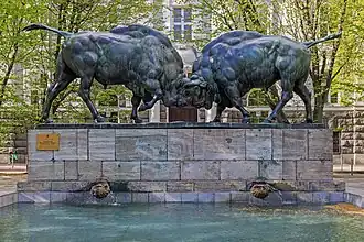 Kämpfende Wisente.