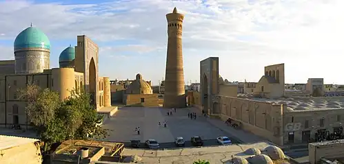 complexe Po i Kalom, le minaret, la mosquée et la médersa