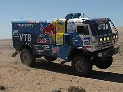 Un porteur de rallye (Rallye Dakar).