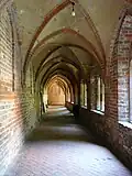 Allée du cloître.