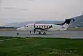 Un Central Mountain Air Beechcraft 1900D aéronef se trouve à l'Aéroport de Kamloops.