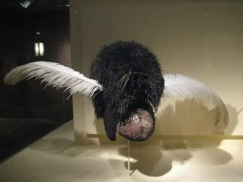 Couvre-chef d'homme en plumes d'autruche