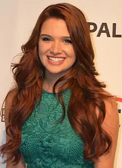 Katie Stevens interprète Karma Ashcroft