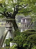Le Kenroku-en, à Kanazawa dans la préfecture d'Ishikawa est un lieu spécial de beauté pittoresque.