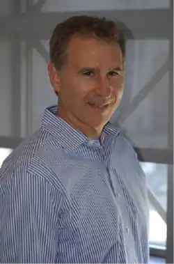 Description de l'image Kent Harrington.png.