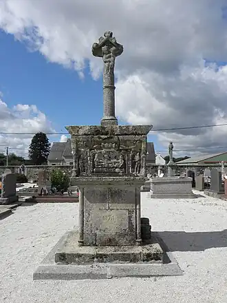 La Croix de cimetière de Kernascléden : vue d'ensemble.