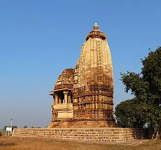 Le temple Chaturbhuj.