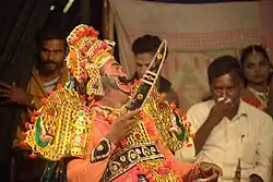 Acteur interprétant Kichaka dans le théâtre Koothu