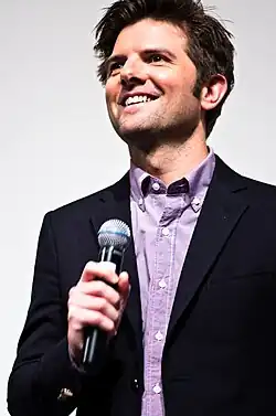 Adam Scott interprète Mark Scout.