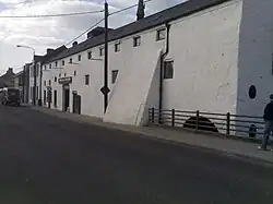 Distillerie Lockes vue de la rue.