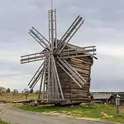 Moulin à vent du musée-réserve de Kiji.