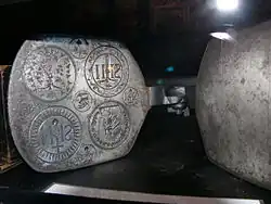 Détail des gravures d'un fer à hosties.